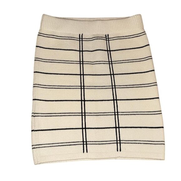 BCBG generation white and black plaid mini skirt - Picture 3 of 4